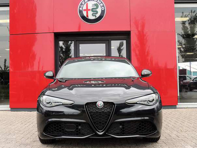 阿尔法罗密欧Giulia实拍搭2.0T/配倒三角格栅-图1