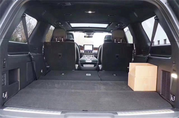 2018款林肯领航员墨版价格 豪华内舱曝光-图12