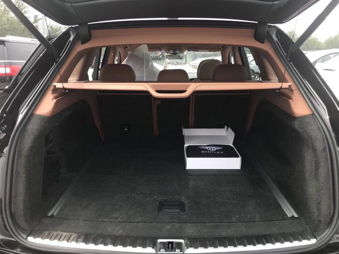 18款宾利添越 首台4.0TV8汽油版SUV降税-图10