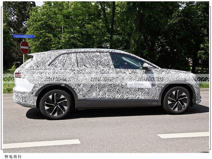 奥迪全新SUV曝光尺寸接近Q7/有望明年国产-图3