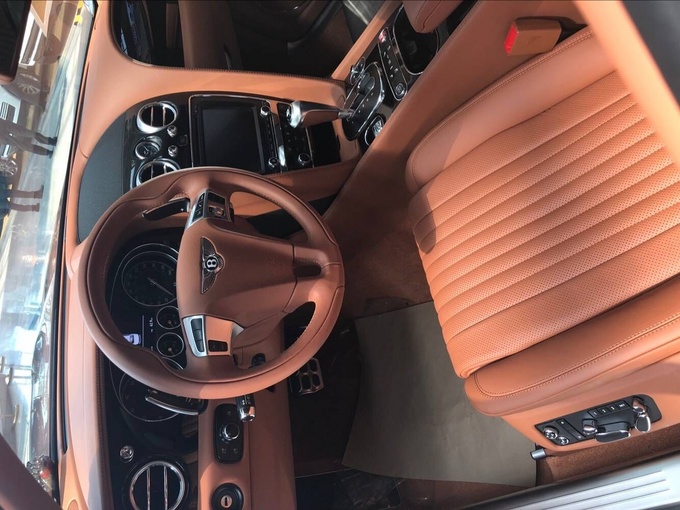 18款宾利飞驰V8S配置 双色亮点优势分析-图5