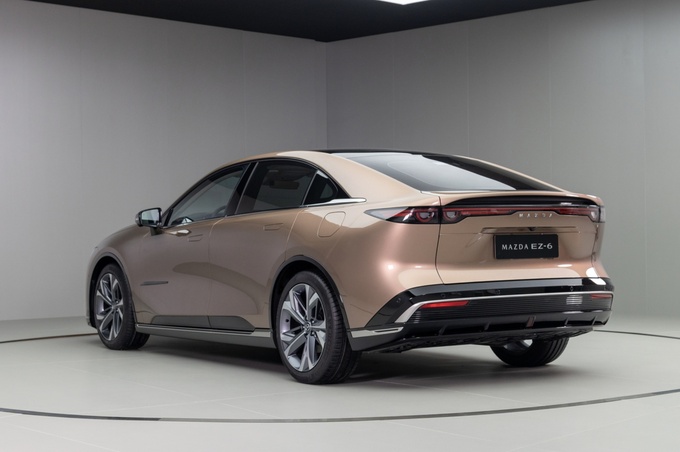 北京车展长安马自达EZ-6S首发亮相旗下首款新能源旗舰轿车-图4