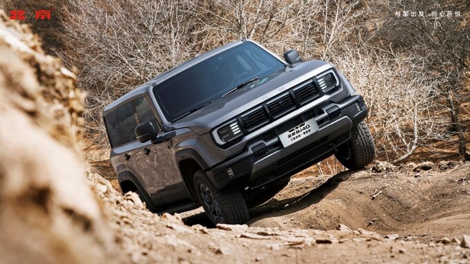 18.98万元全新BJ40刀锋英雄版上市全时四驱+三把锁-图4