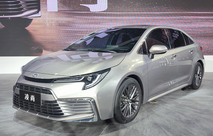 广汽丰田小号凯美瑞内饰官图 提供全液晶仪表-图1