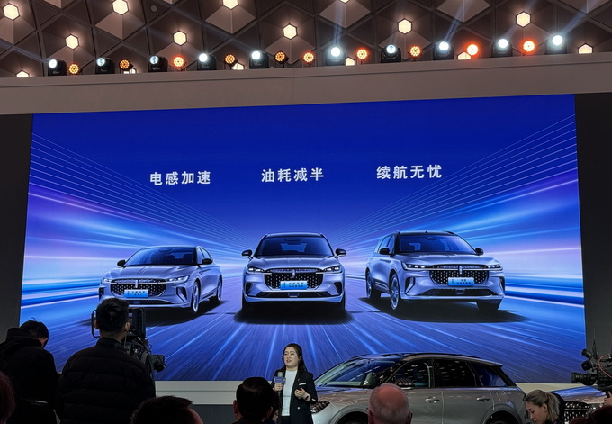 油耗減半 續航無憂 虧電性能不打折 全新電混林肯Z與冒險家開賣-圖4