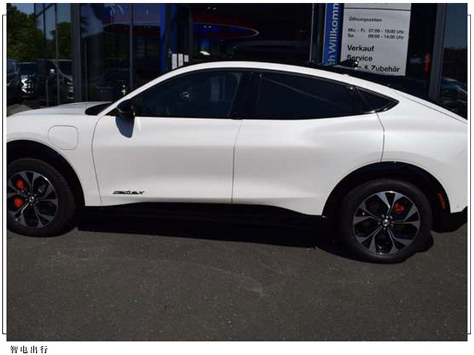 福特纯电SUV实拍曝光红色卡钳/溜背车身设计-图2