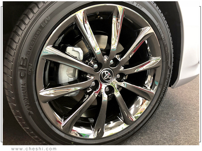 丰田新款锐志信息曝光 搭3.0L引擎/外观更时尚-图5