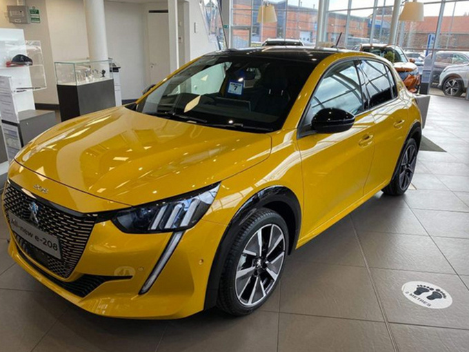 标致全新e-208进店实拍点阵式格栅/配全景天窗-图1