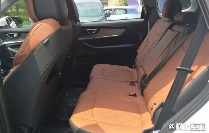 奇瑞新款瑞虎8下月上市 增2.0T版本 价格比1.6T便宜-图7