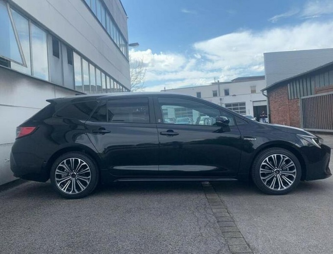 丰田新款卡罗拉旅行版实拍搭1.8L混动/配置实用-图2