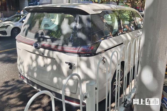 广汽传祺M7最新街拍配E8同款内饰 预计17.98万起-图6