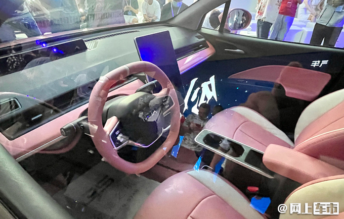 哪吒V两款新车型上市造型更精致 7.29万起售-图9