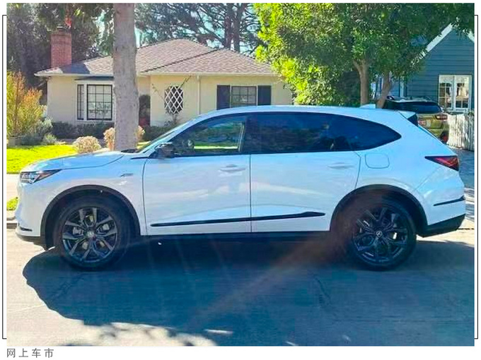 讴歌全新MDX实车街拍搭3.5L引擎/内饰更豪华-图3