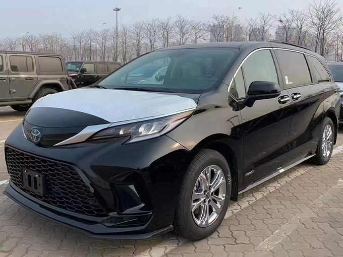 丰田全新塞纳到港实拍搭2.5L混动/年内正式发布-图1