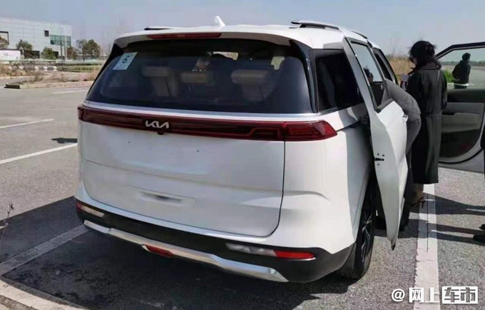 起亚国产新嘉华到店实拍或25万起售 9天后发布-图3