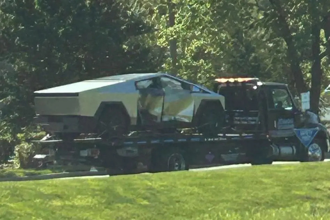 特斯拉Cybertruck终于在马路上被撞了损毁很严重-图3