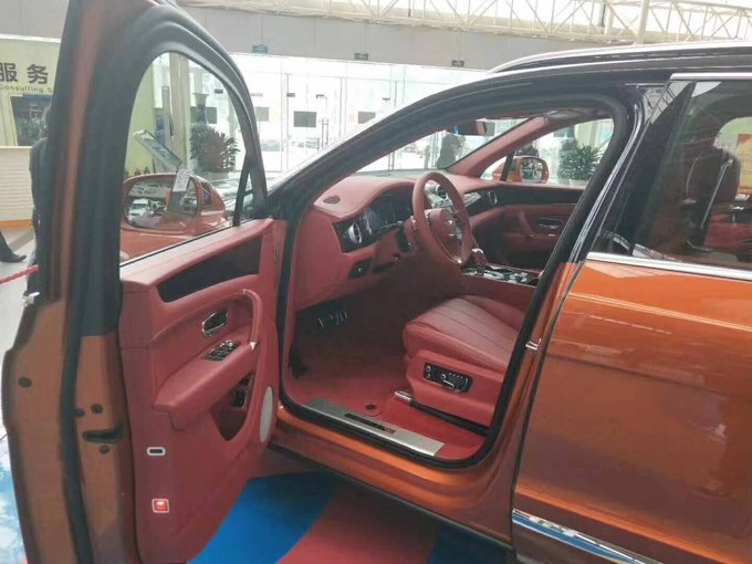 18款宾利添越4.0T 汽油型V8全景畅惠价销-图4