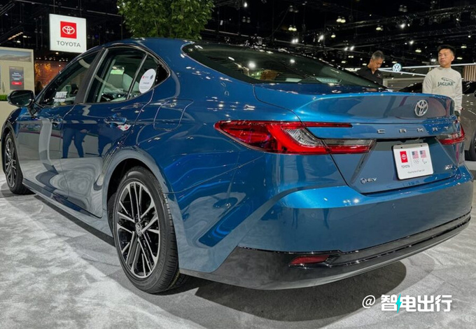 丰田全新一代凯美瑞实拍国内减配四驱/停售燃油版-图5