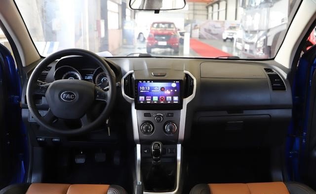 一汽凌河2019款雷神皮卡上市售价9.38万元起-图3