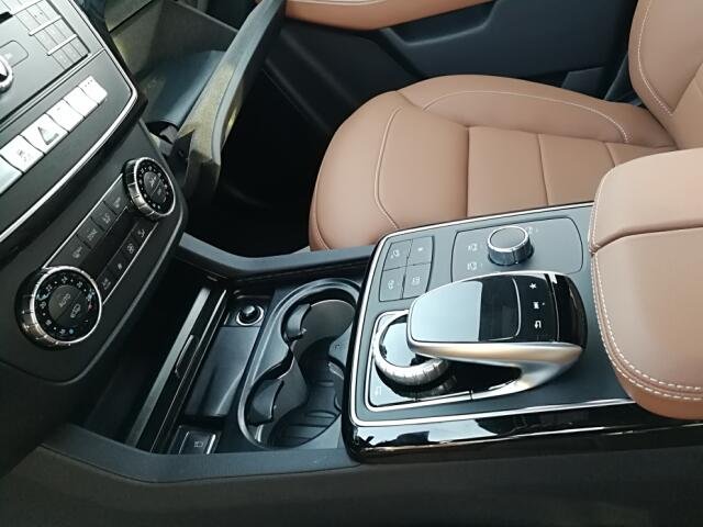 新款奔驰GLS450升级提高 操控安全稳定性-图6