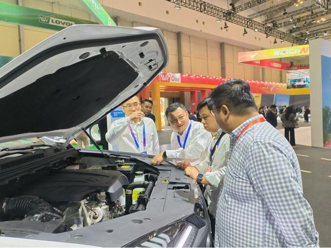 中國重汽皮卡亮相印度尼西亞濰柴動力柴油機+三把鎖-圖2