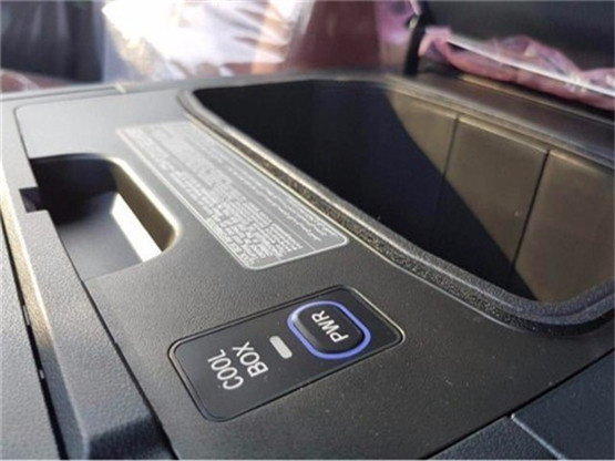 18款中东雷克萨斯LX570 S限量版原厂配置-图5