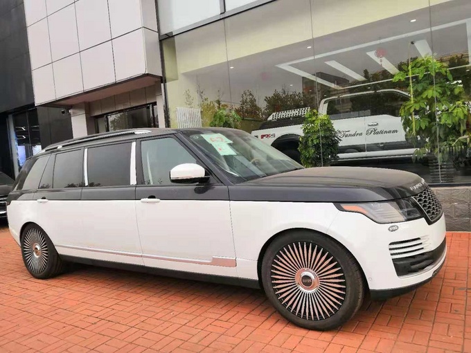 新款路虎揽胜皇家一号 加长现车全面升级-图3