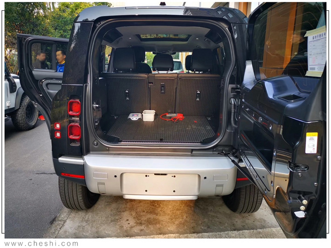 路虎全新卫士现身国内 奔驰大G的对手明年上市-图5