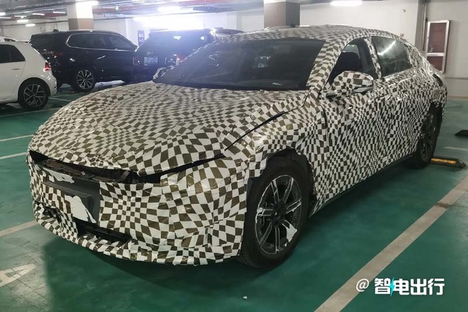 深蓝全新轿车谍照曝光搭双电机四驱 年内发布-图3