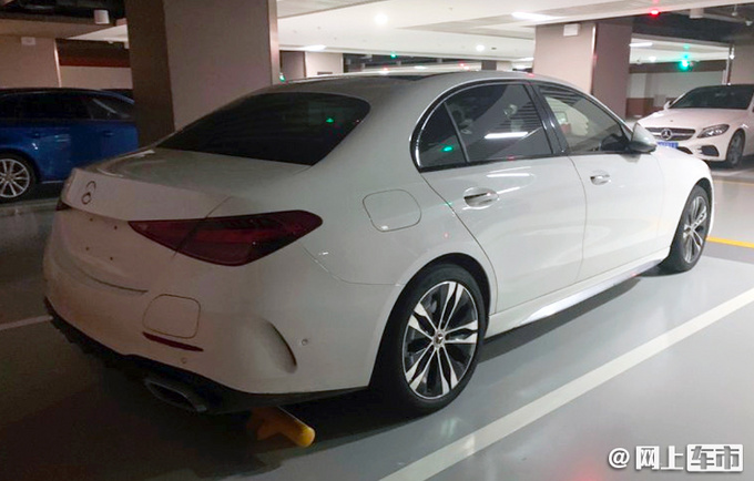 奔驰全新C级插混版国内实拍 预计搭载2.0T发动机-图1