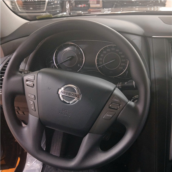 18款日产途乐Y62 中东版4.0大型SUV清仓-图3