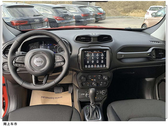 Jeep自由侠实拍曝光搭1.3T插混/配熏黑外观套件-图5