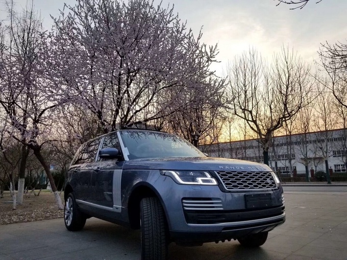 路虎揽胜创世加长汽油版 强实力风靡全球-图3