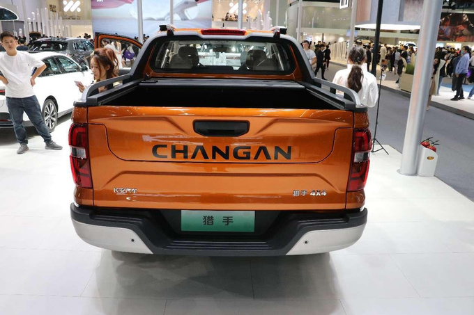 用车成本骤降+续航里程飙升 全球首款超级增程皮卡首发亮相-图10