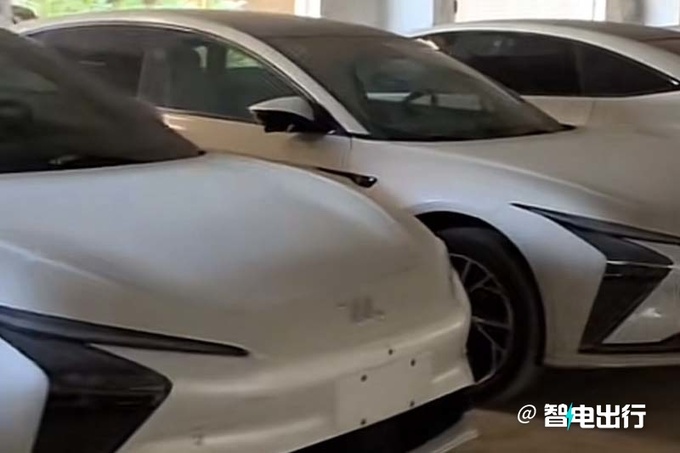 上汽智己L7特价车团购优惠12万只卖24.88万起-图1