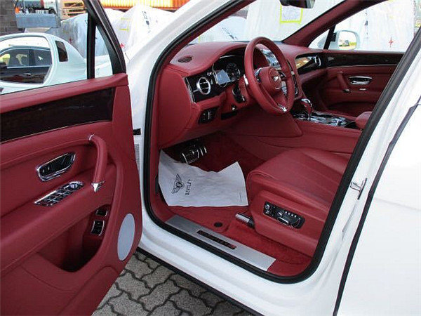 实拍18款宾利添越 最帅气SUV津港大放价-图5