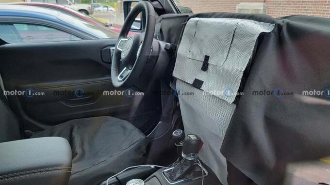 新款Jeep角斗士曝光内饰大升级依旧3.6L V6发动机-图3