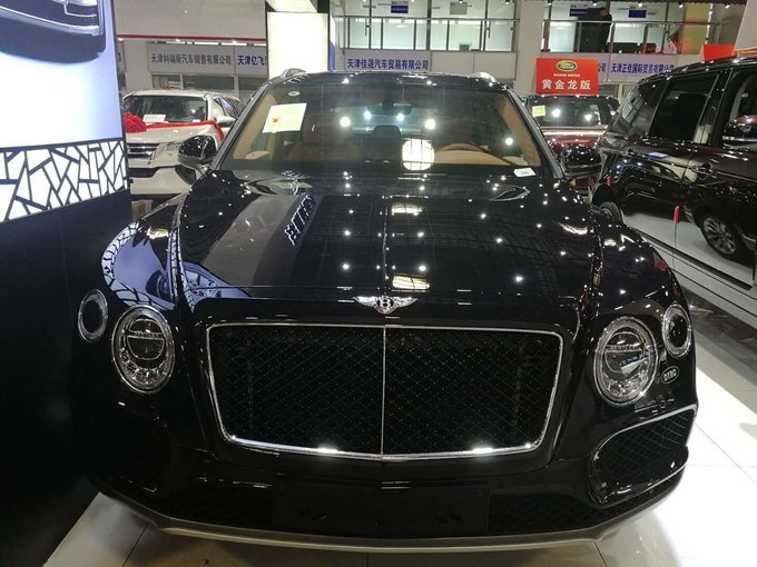 18款宾利添越4.0T柴油V8 五座越野引骚动-图2