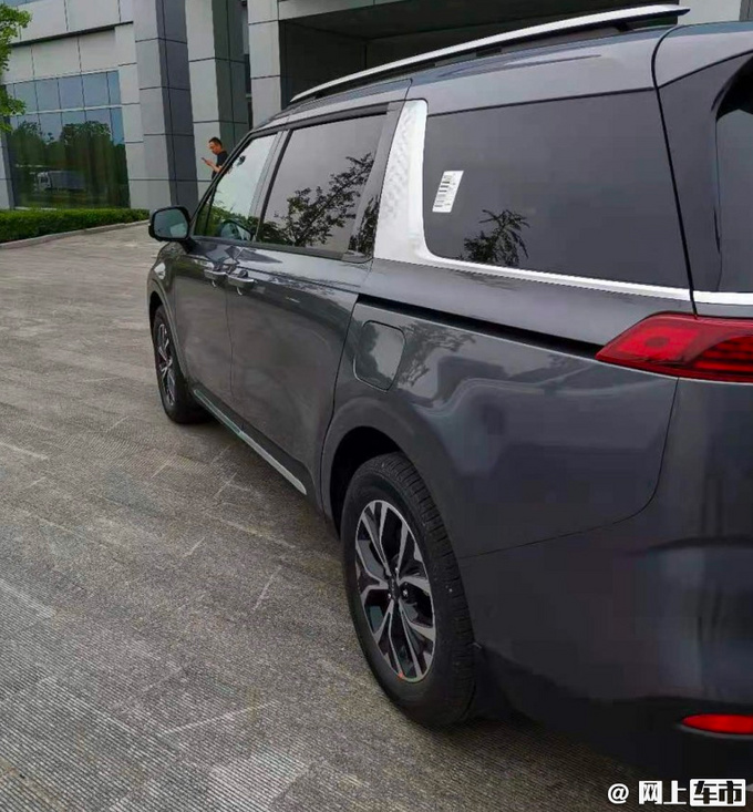 起亚国产嘉华街拍 8月5日上市 空间比大众巍然实用-图3