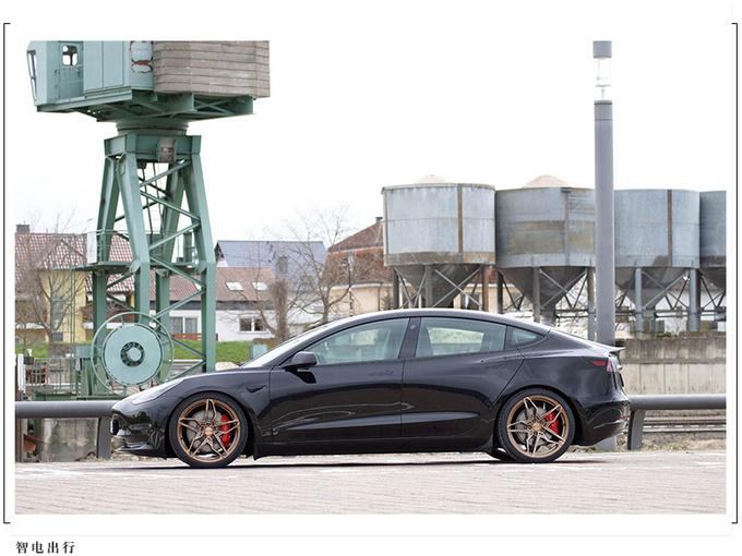 特斯拉新款Model 3高性能版配全新轮毂/KW避震器-图3
