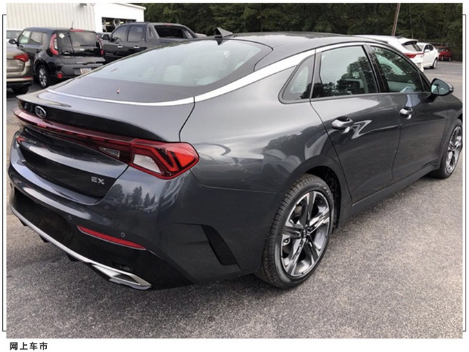 起亚全新K5实拍曝光 换搭悬浮中控屏/配贯穿式尾灯-图3