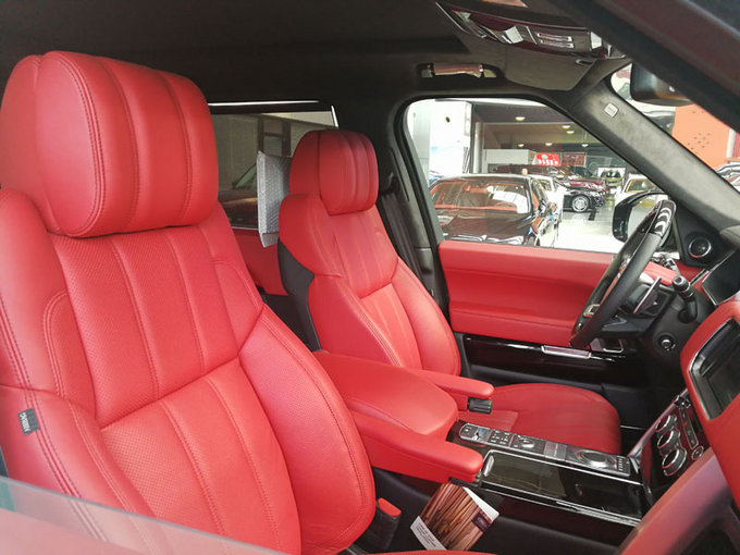 路虎揽胜加长5.0T 行政黑曜激情随时迸发-图4