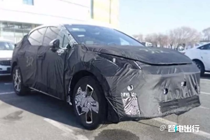 領克3款全新車曝光純電/插混都有 4月發布旗艦轎車-圖4