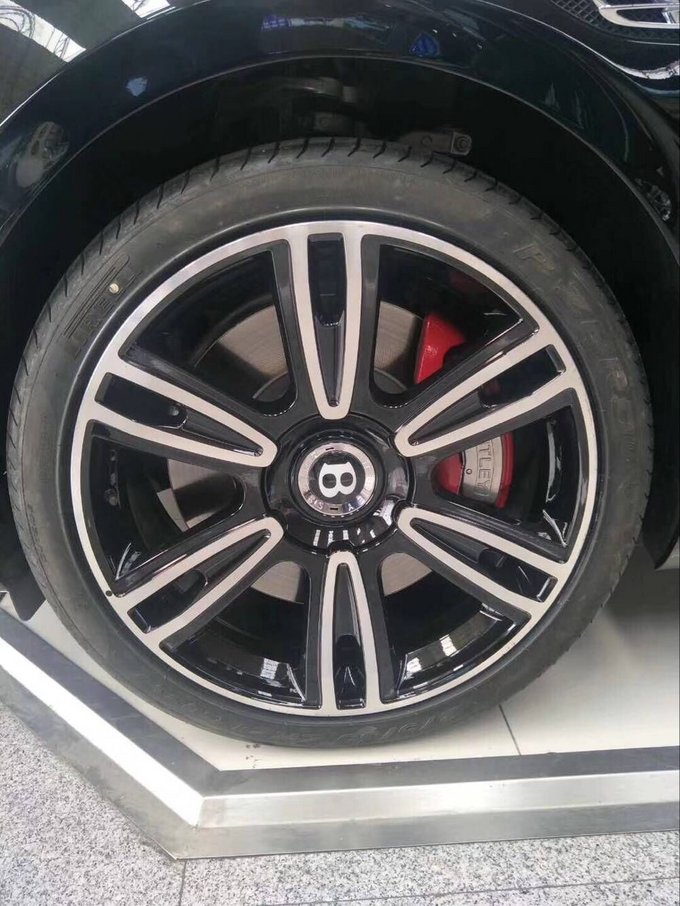 18款宾利飞驰价格调整 双色飞驰急出一台-图5