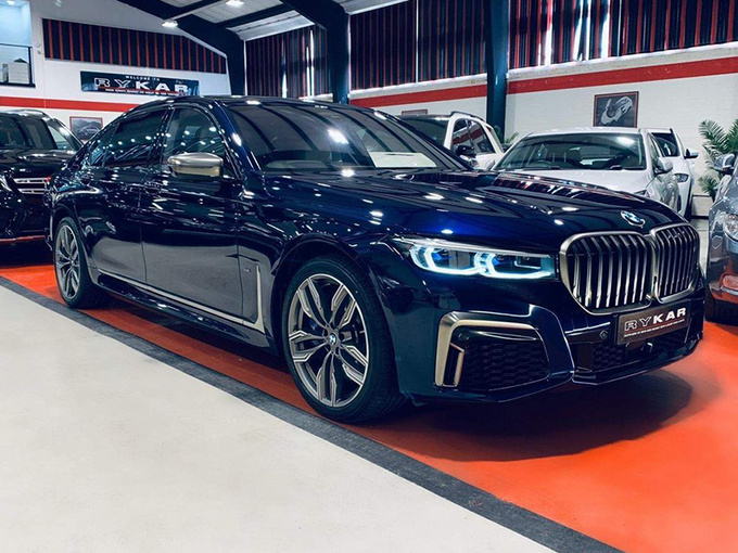 宝马M760Li进店实拍搭6.6T V12/配激光矩阵灯组-图1