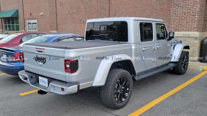 新款Jeep角斗士曝光内饰大升级依旧3.6L V6发动机-图5