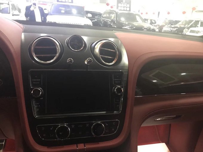 18款宾利添越4.0T柴油版 越野爆惠价开启-图5