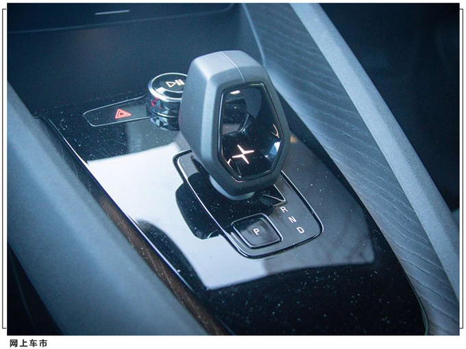 全新极星2实拍图片掀背式造型/内配超大屏幕-图9