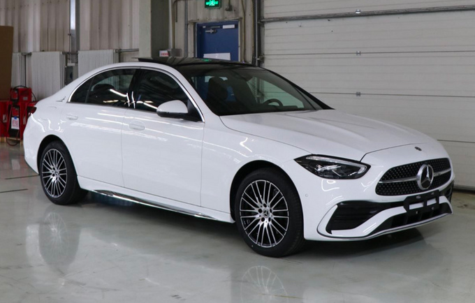 北京奔驰全新C级实拍 尺寸E级还大 预计31万起售-图1