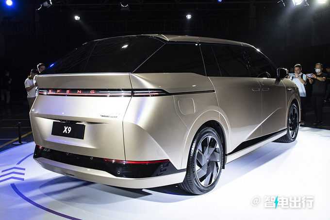 小鹏X9首发亮相比腾势D9大 全系标配后轮转向-图3